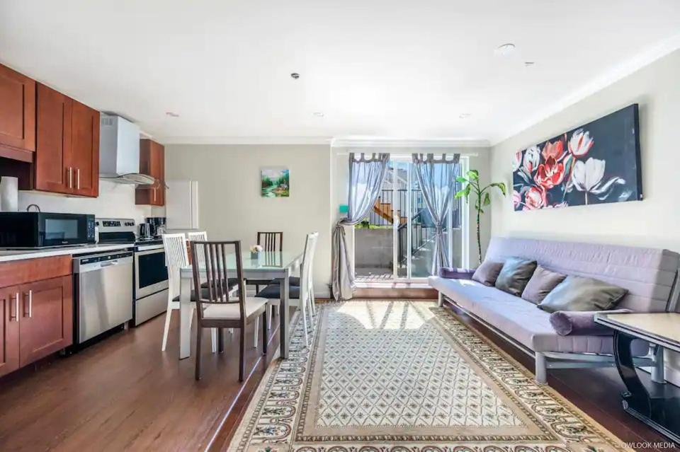 Coze Home In Vancouver Near Yvr מראה חיצוני תמונה